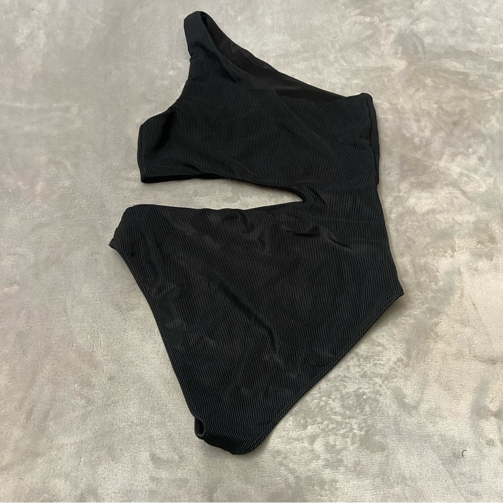 Beach Riot Black One-Shoulder One Piece - Picture 8 of 11